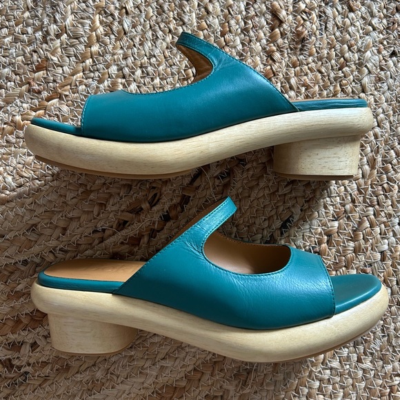 Beklina Low Sedia Sandals - Picture 4 of 6